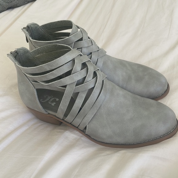 TG Spring/Summer Booties. Strappy detail. Light grey. Size 9. Brand new. - Picture 2 of 7